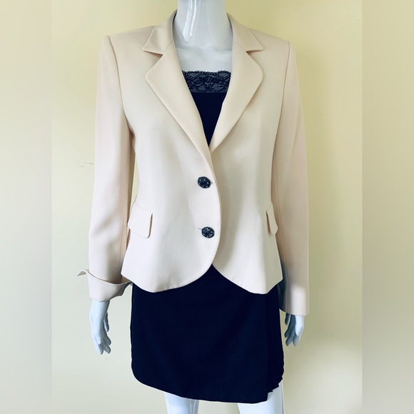 Creamy beige wool tuxedo style blazer black beaded buttons long sleeves & cuffs - Picture 2 of 16